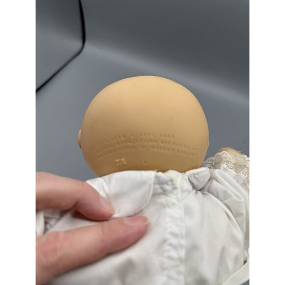 Vintage 1984 Cabbage Patch Kids Baby Doll Blue Eyes Christening Gown - Picture 4 of 6